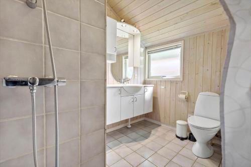 Ένα μπάνιο στο 8909-Orsted-Rorsangervej-14-A