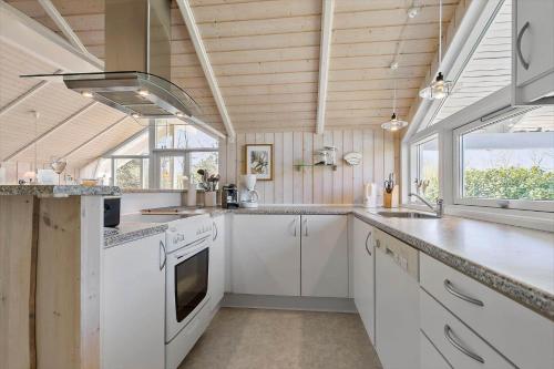 Η κουζίνα ή μικρή κουζίνα στο 8502-Grenaa-Fridavej-17