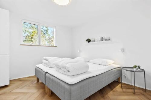 Postel nebo postele na pokoji v ubytování 8851-Glesborg-Tranevej-13