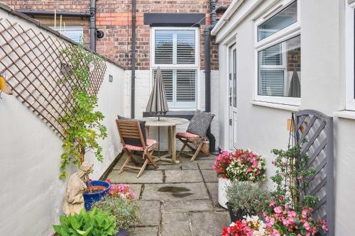 a small patio with a table and chairs at Host & Stay - Railway Cottages in Liverpool