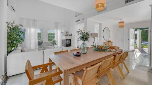 VACATION MARBELLA I Villa Faldo, Golf Valley, Private Heated Pool, BBQ, 24H Security, World-Class Dining, 10 min from Puerto Banus
