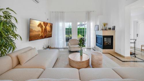 VACATION MARBELLA I Villa Faldo, Golf Valley, Private Heated Pool, BBQ, 24H Security, World-Class Dining, 10 min from Puerto Banus