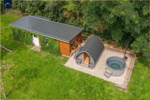 an overhead view of a small house with a grill at Ferienanlage Bansin Seepferdchen 2 in Bansin