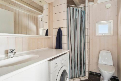 a bathroom with a sink and a washing machine at 1627-Dronningmolle-Svalevej-3 in Dronningmølle