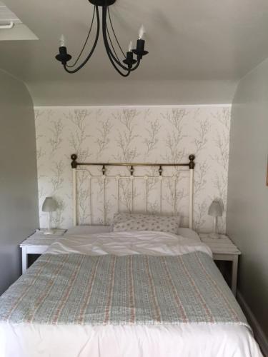 Billede fra billedgalleriet på Anglesey traditional 2 bedroom stone cottage with EV i Amlwch