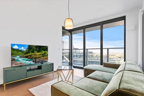 Eurovea Tower Apt 2 Sky View