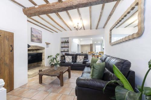 a living room with a couch and a fireplace at Charming 3-Bed Cottage in Central Stroud in Gloucestershire