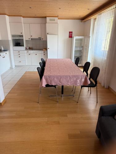 Una cocina o zona de cocina en Bergnest Wildhaus