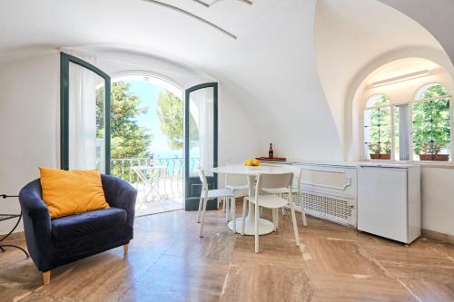 Ruang duduk di Casa Alessandra by Napoliapartments