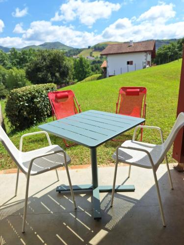 BANCA Piscine Vue Montagnes