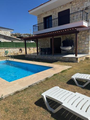 Kolam renang di atau dekat dengan Charming Villa with Swimming Pool