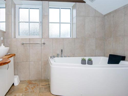 Bilik mandi di 6 person holiday home in Ansager