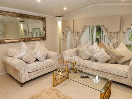 Posezení v ubytování The Chalet at Tyn Lon