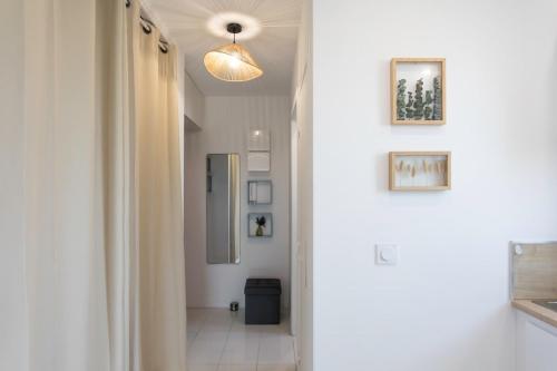 Gambar di galeri bagi C3 Studio Facing Sea and Beach - Wifi, AC, terrace di Cannes