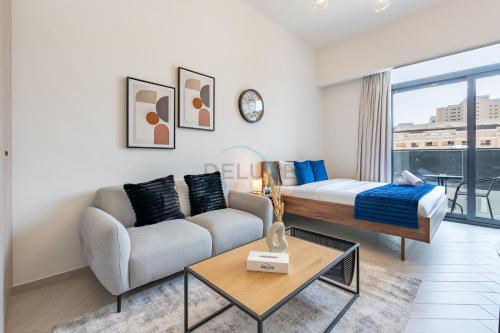 Cozy Studio with Peaceful Community Views, Just Steps from Parks and Circle Mall, Oxford 212, JVC by Deluxe Holiday Homes