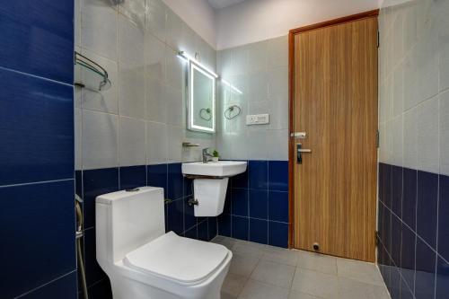 a bathroom with a toilet and a sink at National YMCA Hostel in New Delhi
