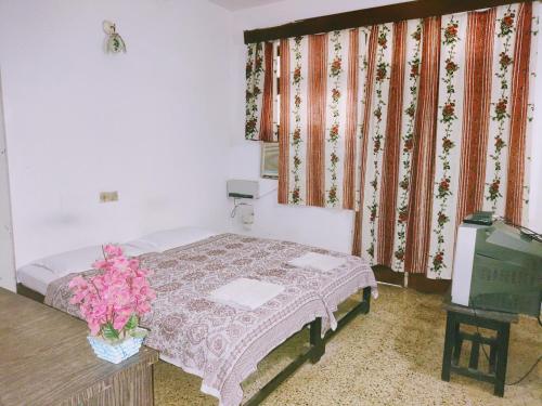 Katil atau katil-katil dalam bilik di Hotel Kismat Mahal