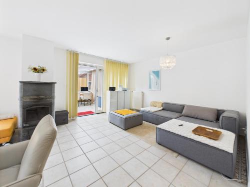 a living room with a couch and a fireplace at "Smart Studio" I Die Hotel Alternative - mehr Freiraum auf 50qm plus Gartenterrasse in Haselünne