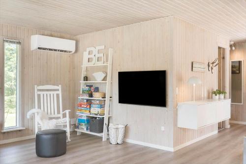 Телевизор и/или развлекательный центр в BL1064-Saltum-Lille-Fiskerbanke-1
