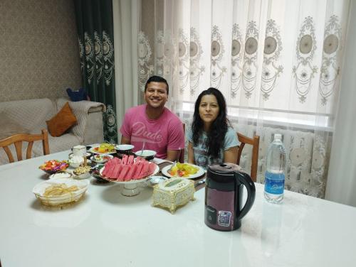 Makanan di atau berdekatan rumah tamu ini