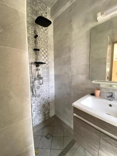 Un baño de Dar Chams-Villa Essaouira 3 chambres