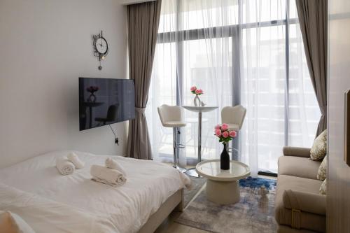 Luxe Studio Vibes Stylish & All New Pet Free