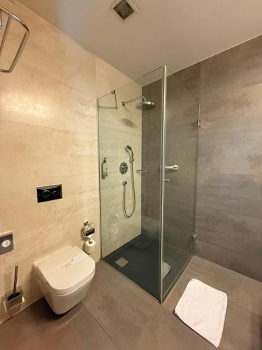 a bathroom with a glass shower and a toilet at Hotel Gorczowski Katowice Chorzów in Chorzów