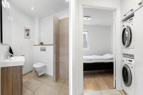 Koupelna v ubytování BL1222-Blokhus-Strandvejen-13-B