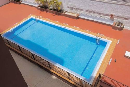 einen Blick über einen großen Pool in der Unterkunft Home2Book Charming Apartment Santa Cruz, Wifi in Santa Cruz de Tenerife