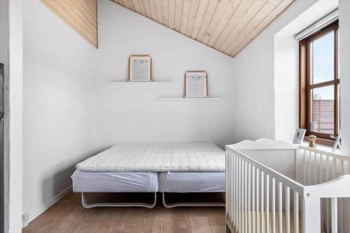 Una cama o camas en una habitación de BL1117-Blokhus-Peter-Andersensvej-10