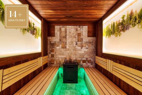 Πισίνα στο ή κοντά στο National Palace Wine & Spa Hotel
