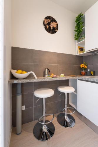 Florence Charming Apartments - Conventino Modern - One-bedroom Flat with Living Area and Garage near Boboli