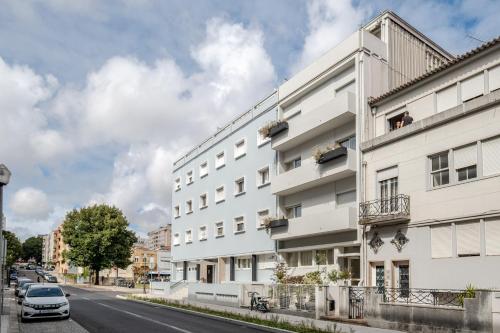 UNIQUE Modernist Duplex apartment & PARKING
