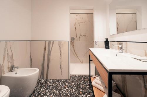 a bathroom with a sink and a tub and a toilet at NAMAN HOTELLERIE - Monti in Rome