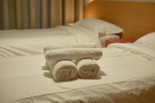 Postel nebo postele na pokoji v ubytování Nomad Camp Hotel