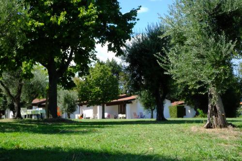 Κήπος έξω από το Campeggio Villaggio San Giorgio Vacanze