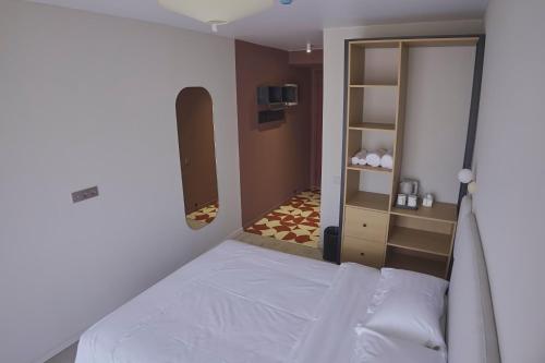 Postel nebo postele na pokoji v ubytování Nomad Camp Hotel