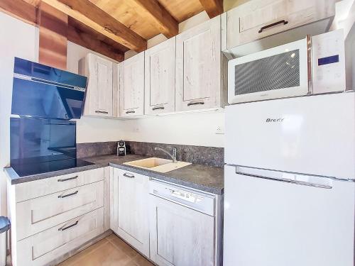 Kuchyň nebo kuchyňský kout v ubytování Holiday Home Cuzac by Interhome