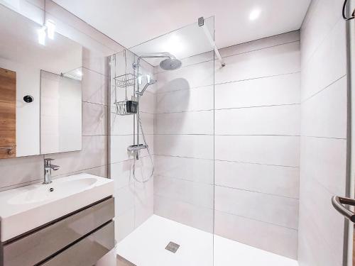 Koupelna v ubytování Holiday Home Cuzac by Interhome