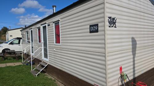 アベリストウィスにあるLight and Airy 2 Bedroom Mobile Homeのギャラリーの写真