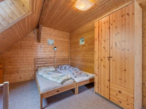 a room with a bed in a wooden cabin at Holiday Home Lenora I by Interhome in Lenora