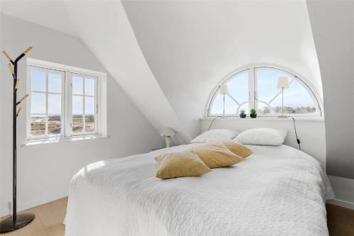 Una cama o camas en una habitación de BL672-Pandrup-Strandfogdensvej-56