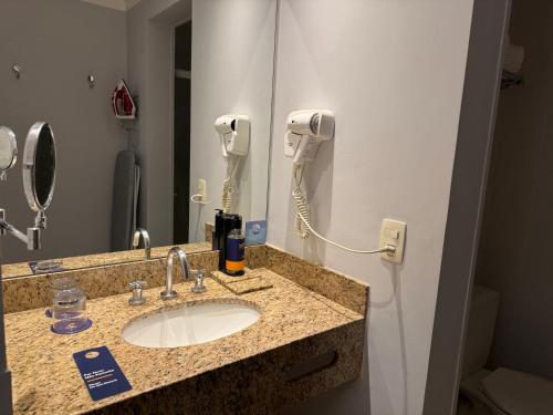Ένα μπάνιο στο Comfort Hotel Araraquara