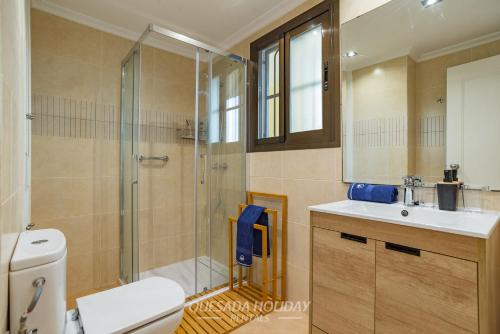 a bathroom with a shower and a sink and a toilet at Oasis Levante Beach Benidorm - Trinisol II in Benidorm