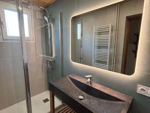 a bathroom with a sink and a mirror at 3 pièces, 2 chambres, balcon et parking, pour 6 personnes - FR-1-263-89 in Valloire