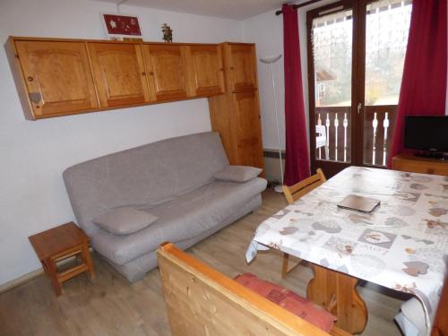 Studio cabine 3 personnes avec balcon exposé Sud, garage inclus - FR-1-263-8