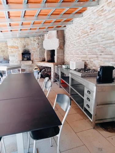 Dapur atau dapur kecil di Casa do Regedor