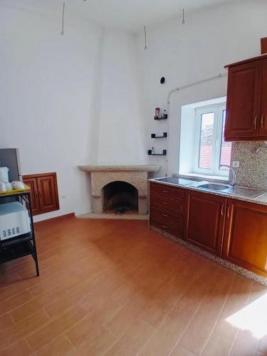 Dapur atau dapur kecil di Casa do Regedor