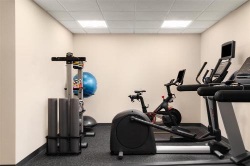 a gym with two exercise bikes in a room at Hampton Inn & Suites Middletown in Middletown