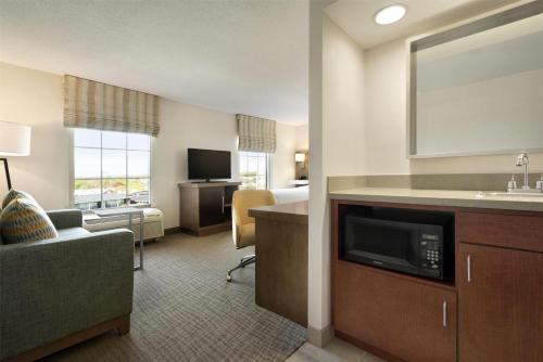 a hotel room with a kitchen and a living room at Hampton Inn & Suites Middletown in Middletown